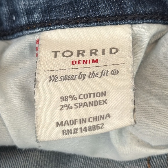 Torrid Boyfriend Distressed Straight Leg Medium Wash Blue Jeans Women's Size 16 - Picture 11 of 11